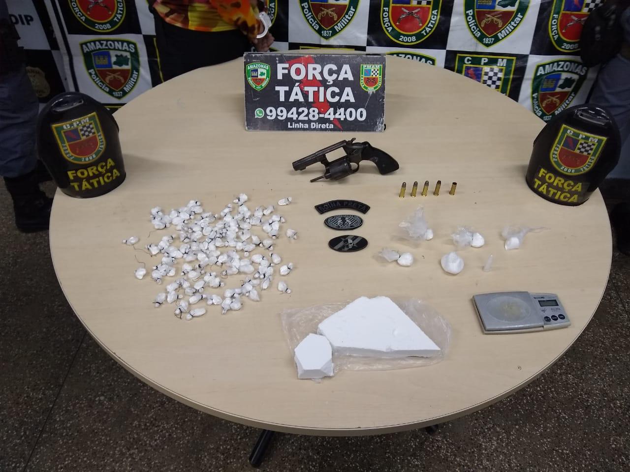 Polícia prende 12 homens, uma mulher e apreende um adolescente em Manaus