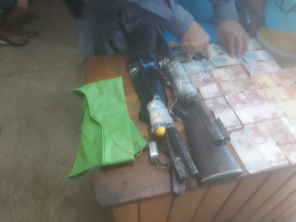 Polícia prende irmãos e vizinho com armas e drogas no Amazonas 