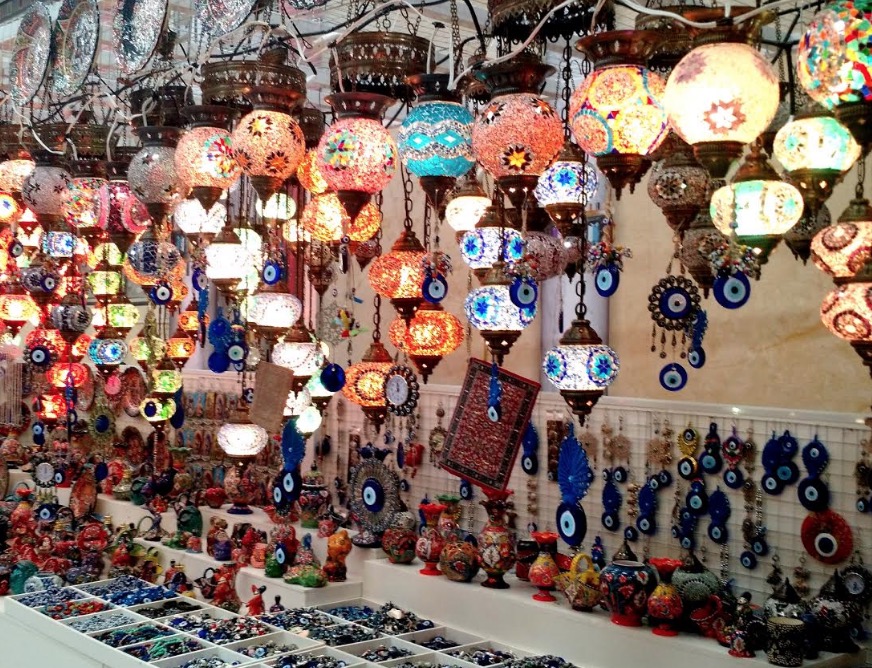 Artesãos arrecadam brinquedos e roupas para a Casa Vhida até esta quinta-feira 