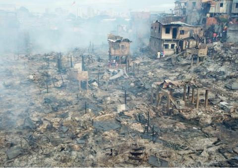 Prefeito decreta situação de emergência e garante imóveis às vítimas do incêndio no Educandos