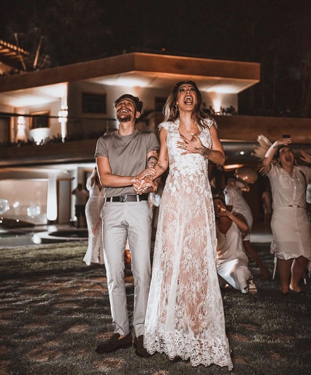 Saulo Poncio e Gabi Brandt anunciam sexo do 1º filho com festa luxuosa e fogos de artifício