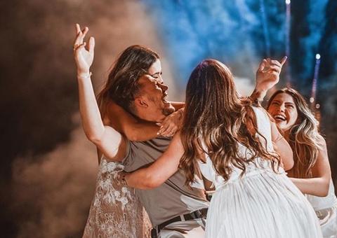 Saulo Poncio e Gabi Brandt anunciam sexo do 1º filho com festa luxuosa e fogos de artifício