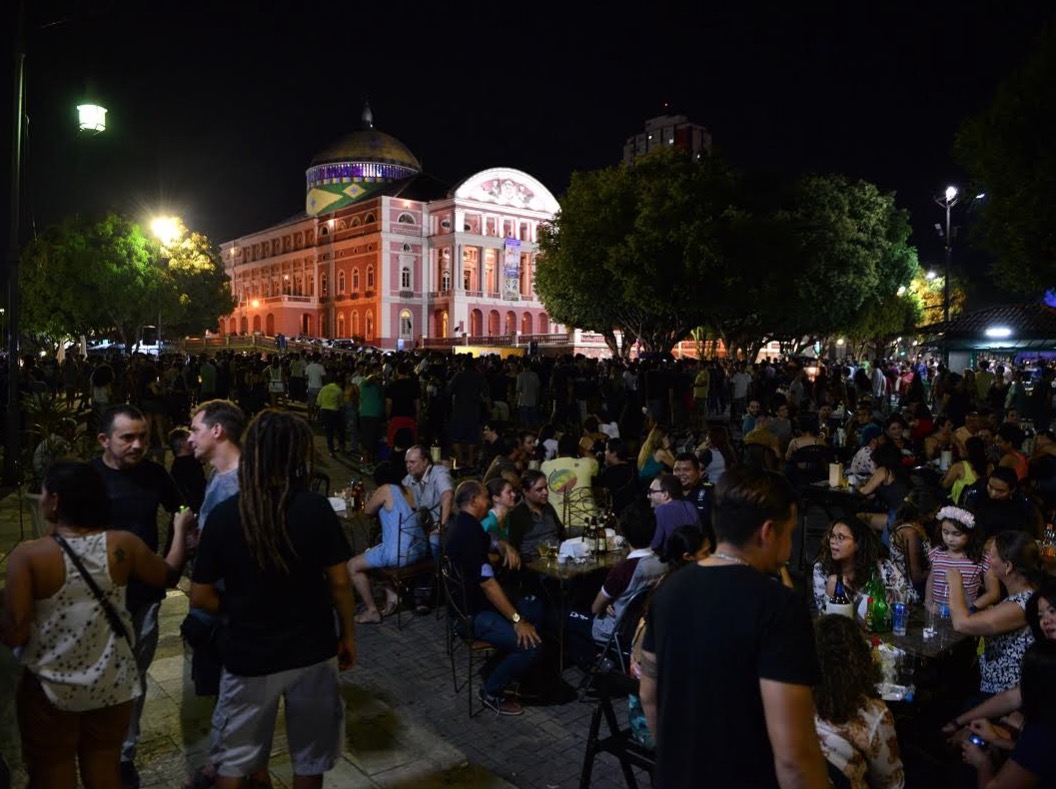 Teatro Amazonas será ponto de coleta para vítimas de incêndio no Educandos 