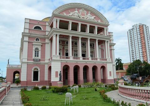 Teatro Amazonas será ponto de coleta para vítimas de incêndio no Educandos 
