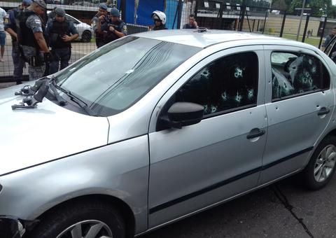 Carro é alvejado com mais de 15 tiros e ao menos três pessoas morrem em Manaus 