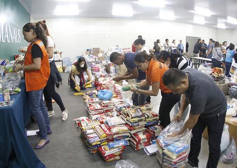 Prefeitura disponibiliza 0800 para auxílio de doações a vítimas do incêndio no Educandos