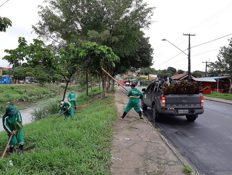 Prefeitura realiza plantio de mudas nas margens do Igarapé do Passarinho