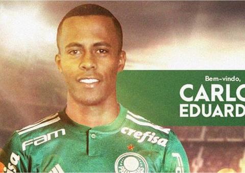 Após fechar com volante, Palmeiras anuncia contratação do atacante Carlos Eduardo