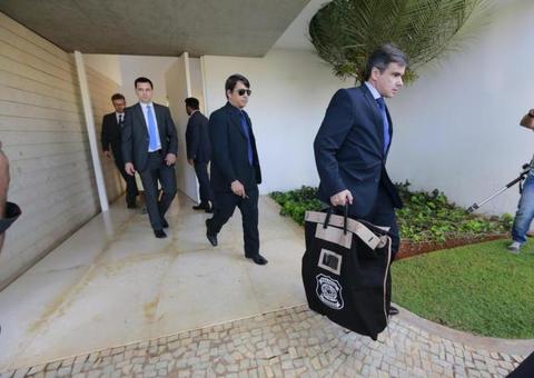 Operação da PF cumpre mandados em endereços ligados a Aécio Neves