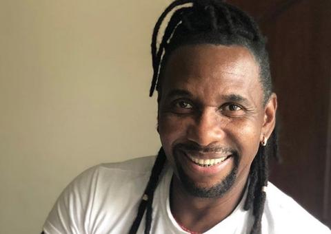 Fã tatua nome de Beto Jamaica e cantor se emociona