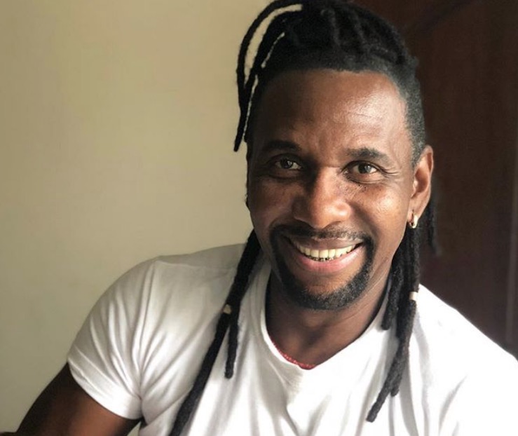 Fã tatua nome de Beto Jamaica e cantor se emociona