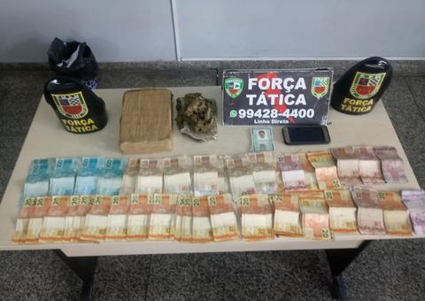 Dupla é presa ao entregar drogas no estacionamento de supermercado em Manaus