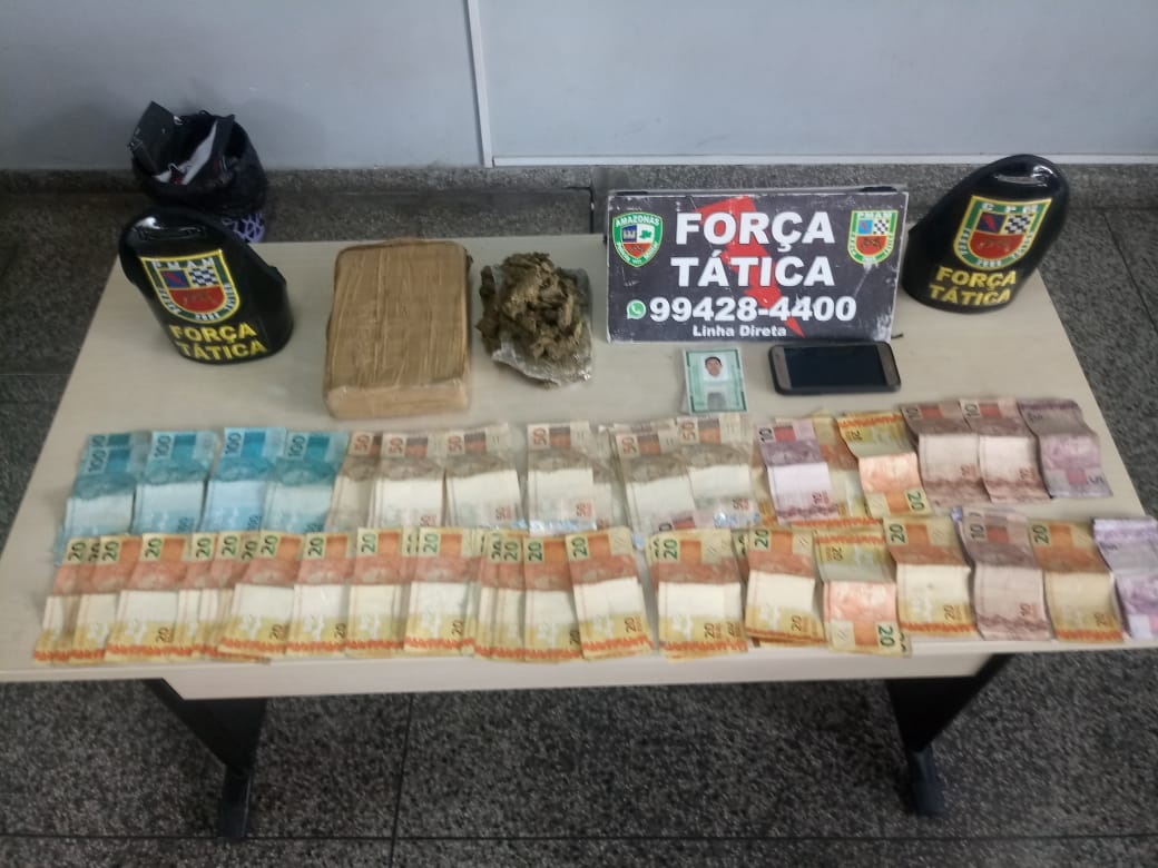 Dupla é presa ao entregar drogas no estacionamento de supermercado em Manaus