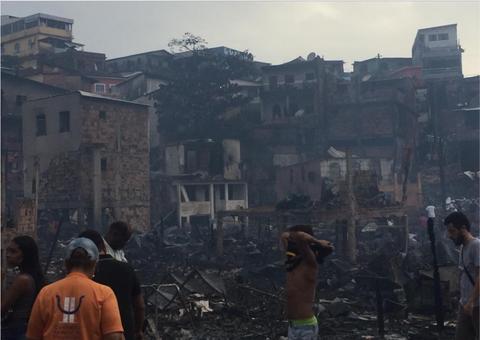 Acadêmicos de Psicologia fazem atendimento de famílias atingidas pelo incêndio no bairro Educandos