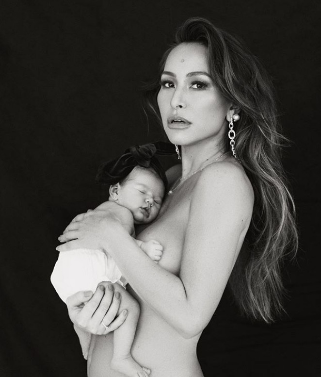 Sabrina Sato mostra o rostinho da filha Zoe pela 1ª vez