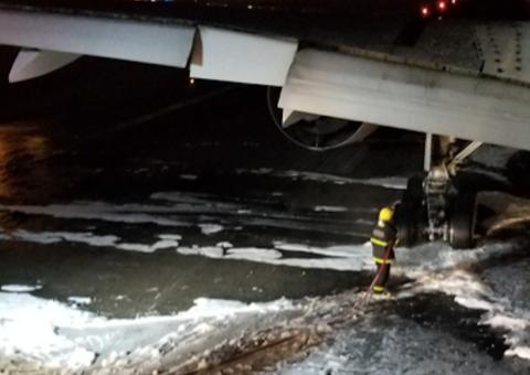 Piloto 'vaza' sem querer aviso sobre problema grave no avião e deixa todos em pânico