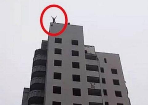 Adolescente morre ao pular de prédio de 14 andares com paraquedas artesanal