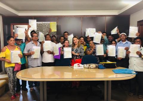 Governo entrega títulos para moradores de comunidade em Manaus