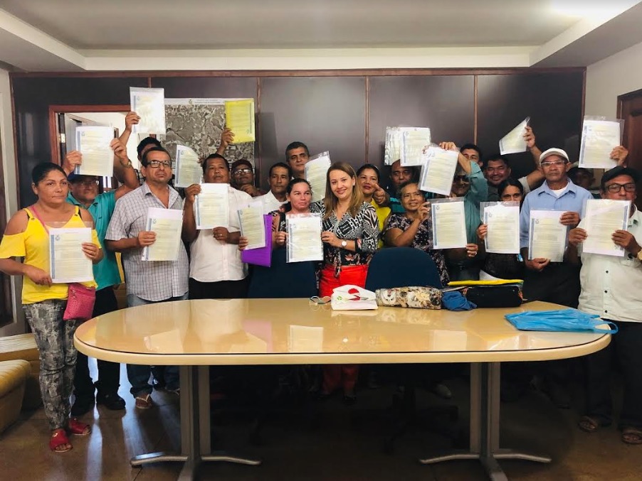 Governo entrega títulos para moradores de comunidade em Manaus
