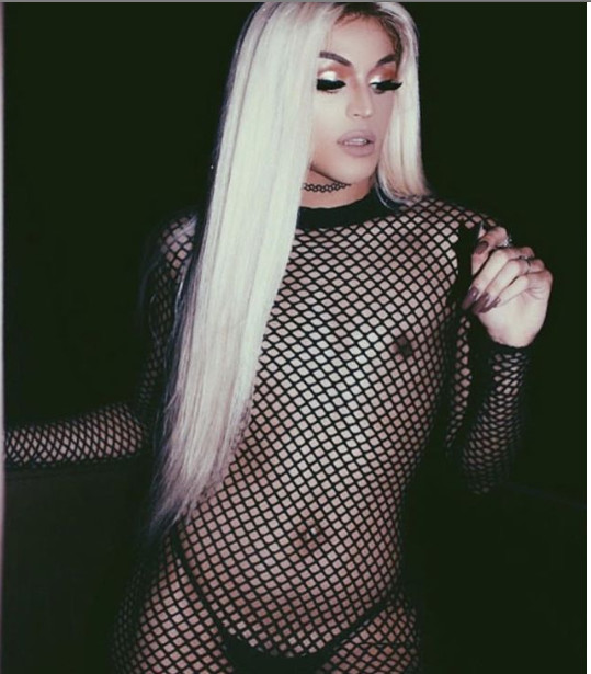 Após se submeter a cirurgia, Pabllo Vittar surge quase nu e parte íntima impressiona