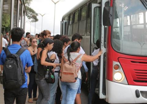 Para escapar de assalto, homem se joga de ônibus em movimento e morre em Manaus	