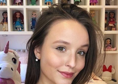 Netflix cerca Larissa Manoela e atriz não poderá assinar com a Globo