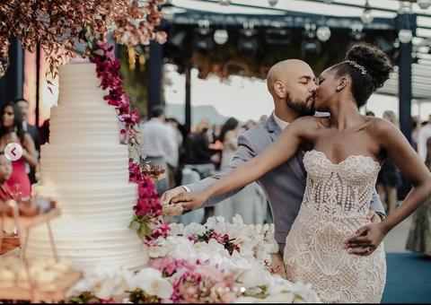 Cantora Iza mostra novas fotos do casamento