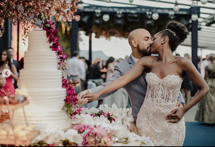 Cantora Iza mostra novas fotos do casamento