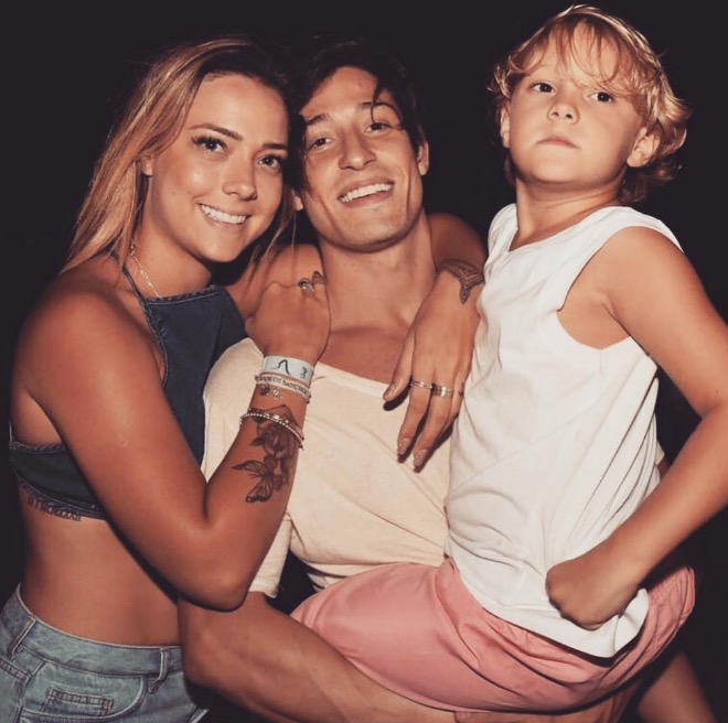 Neymar comenta foto de ex com o filho e fãs ficam alvoroçados 