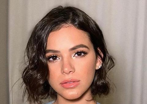 Bruna Marquezine reúne amigos em festinha para inaugurar nova casa