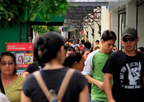 Adiantamento salarial de servidores municipais injeta mais de R$ 100 milhões na economia