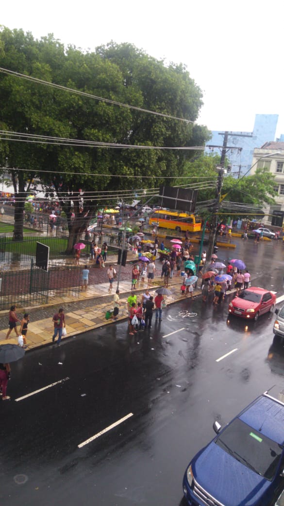 Manaus sem ônibus: população paga mais caro para voltar para casa