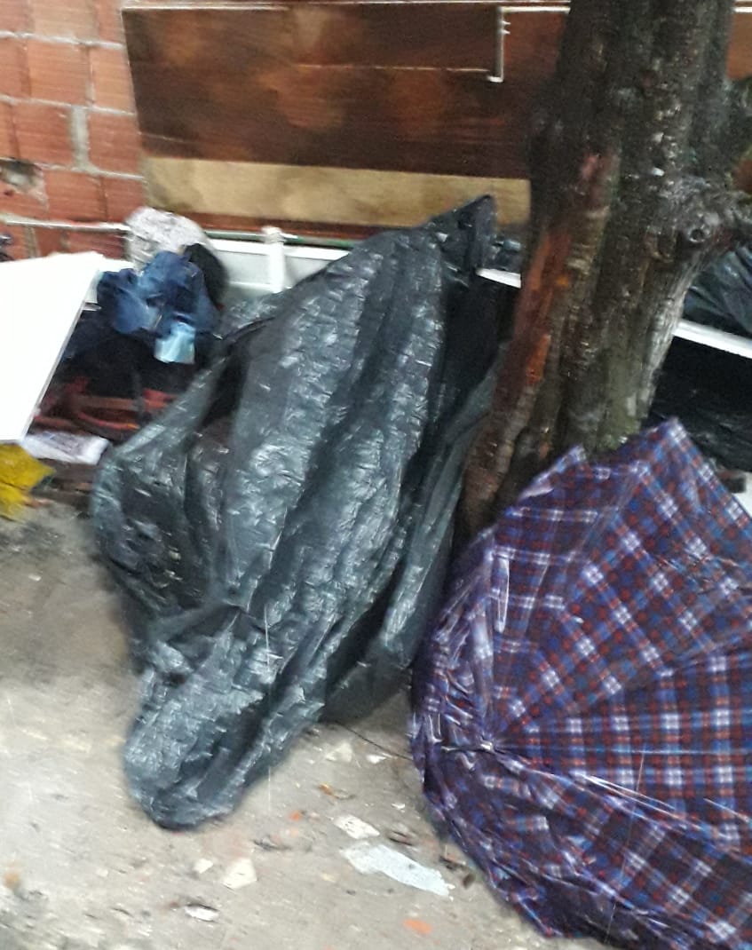 Corpo com perfurações de faca é encontrado em casa abandonada em Manaus 