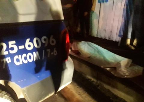 Homem sai para comprar cigarros e morre atropelado em avenida de Manaus