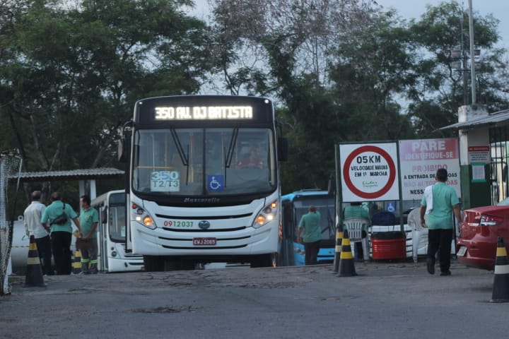 Após dia caótico, ônibus voltam a circular com frota normal em Manaus