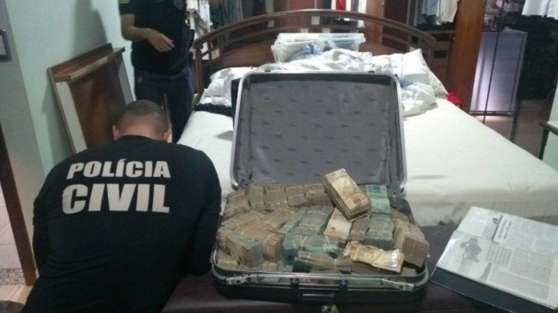 Polícia encontra mais de R$ 1 milhão em dinheiro e pedras em endereços ligados a João de Deus