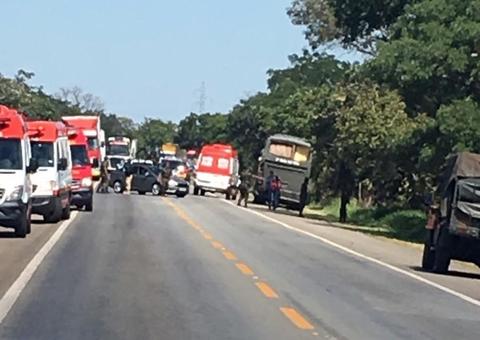 Motorista do ônibus da cantora Yasmin Santos morre em acidente grave na estrada
