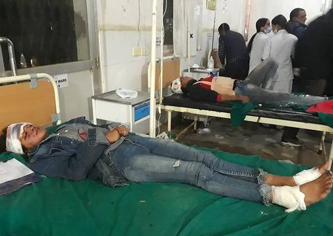 Acidente com ônibus escolar deixa 23 mortos no Nepal