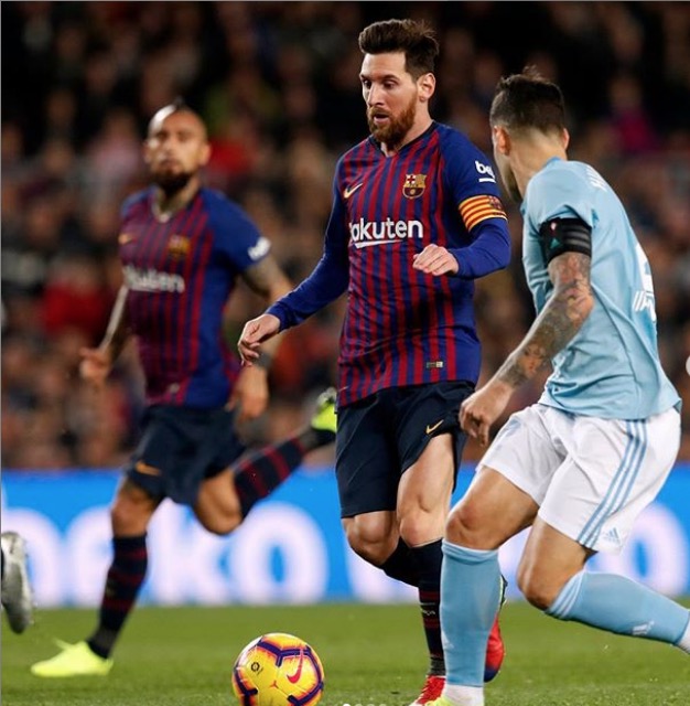 Messi marca e mantém Barcelona na liderança do Espanhol