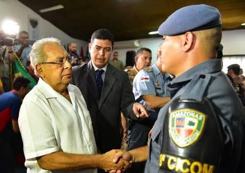 Governador assina promoção de mais de 1 mil PMs no Amazonas