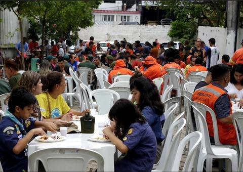 Voluntários têm almoço especial em agradecimento pelo trabalho em prol das vítimas do incêndio 