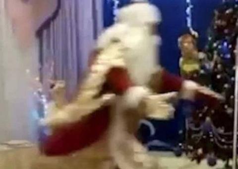 Papai Noel sofre infarto e morre na frente de crianças durante apresentação