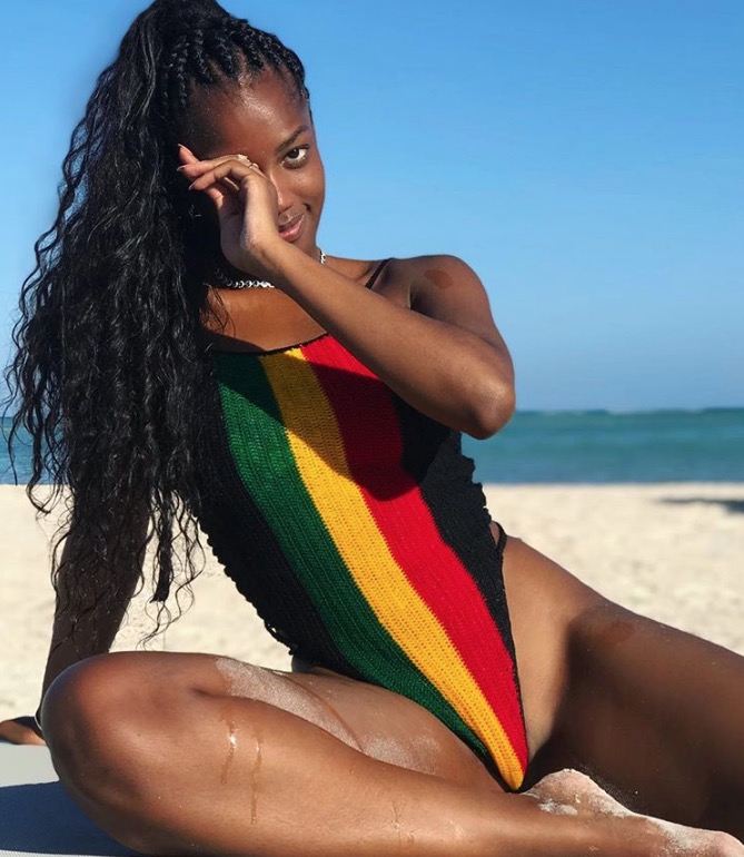 Iza posta foto de maiô super cavado na lua de mel e virilha rouba a cena