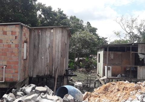  Revoltados, vizinhos ameaçam atear fogo em casa de suspeito de assassinar jovem em Manaus