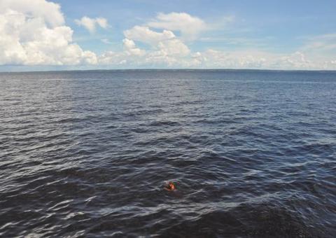 Criança de 6 anos morre afogada ao tomar banho em flutuante de Manaus