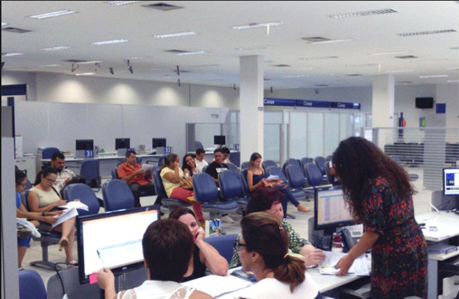 Bancos abrem em horário especial para atender público nesta segunda-feira