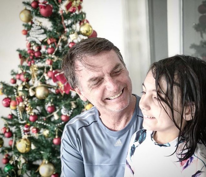 Bolsonaro relembra facada e fala em milagre na sua felicitação de natal