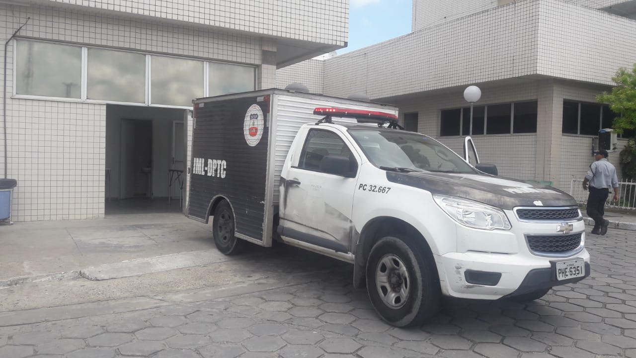 Jovem morre ao tentar saltar de carro em movimento em estrada no Amazonas