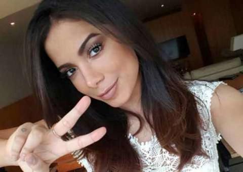 Anitta manda recado irônico para funkeiro que não a esperou para gravar música