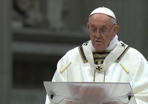 Papa critica a 'ganância insaciável' durante a tradicional Missa do Galo